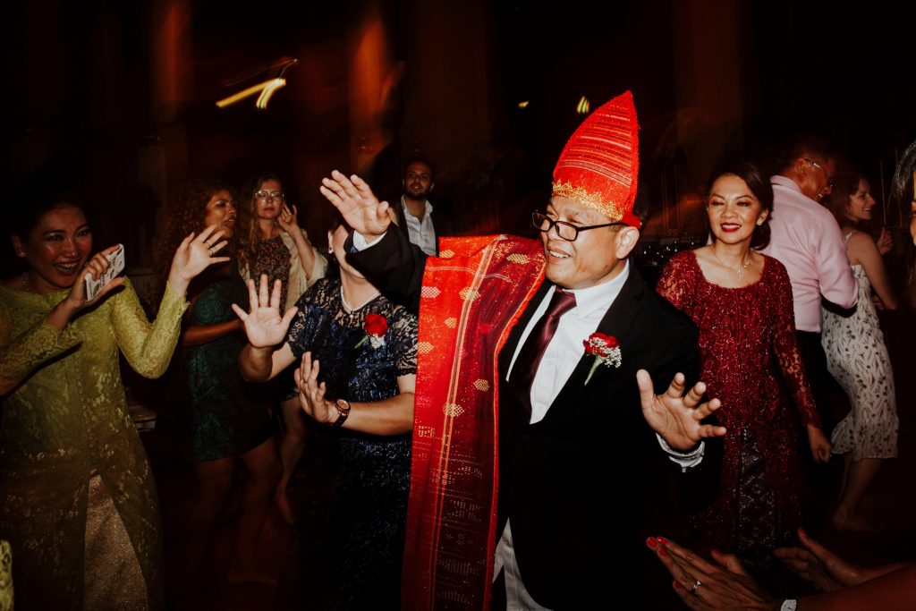 wedding guests dancing